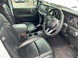 運転席内装です。