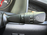 【オートライト(AUTO)】外の明るさをシステムが感知して、自動でヘッドライトが点灯します。ヘッドライトをつけ忘れを防ぐ便利機能です。