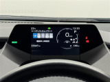 【メーター】メーターがすべて液晶画面で表示。クルマのスピードなど重要な情報の視認性はそのままに、非常にたくさんの情報が表示可能。最新の車両にふさわしい近未来的な印象を受けますね!安全機能の設定も可能。