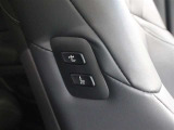運転席から助手席シートの操作ができます。