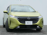 アダプティブLEDヘッドライト。フロントカメラで前方の状況を検知し対向車や先行車に眩しい思いをさせることなく必要なところだけを遠くまで照射します。
