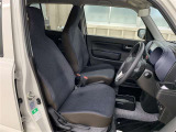 見えないところまで美しく、室内からエンジンルームまで徹底的に洗浄。「まるごとクリーニング」実施済み!