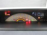 運転席のメータパネル類は常に視界に入る場所ですので、大事なチェックポイントです。ぜひ実際にご乗車ください。