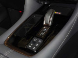 電動パーキングブレーキ・ブレーキホールドを装備してます。ホールド機能は信号待ちが多い一般道で疲労軽減になり、大好評です!