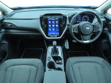 ■視界良好で運転しやすいコックピットです。シンプルで操作性の良いインパネ回りにデザインされ、SUBARUは安全性能に徹底的にまでこだわった視界設計を行っています。
