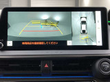 バックカメラの他に上から見下ろしたような画像が見れるアラウンド(全方位)モニター。前後左右を把握できる、すごい機能が装備されています!