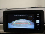 バックモニター付き。駐車の際のサポートとなり、必須アイテムのひとつですよね。それでも、バックする際は必ずご自身の目で確認をしてください。
