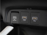 ◆USB接続端子◆スマホやiPodなどを接続して、いつもの音楽を車内でもお楽しみいただけます♪