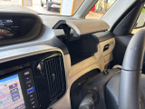 運転席にも小物入れがあり、収納性能もバッチリ!!