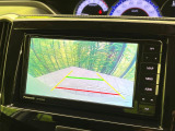 【バックカメラ】駐車時に後方がリアルタイム映像で確認できます。大型商業施設や立体駐車場での駐車時や、夜間のバック時に大活躍!運転スキルに関わらず、今や必須となった装備のひとつです!