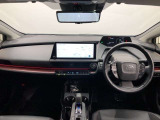 シンプルながら機能性あふれる運転席廻りです。視界性もよく、運転しやすいですよ。