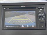 バックカメラ装着済!後退時、画面で後方の視界をサポートします。