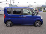 中古車は同じコンディションのものは存在しないため、安心しておクルマをお選びいただけるよう、信頼のおける第三者機関が基準に従い、車両の品質と状態をチェックし、評価するのが「第三者評価」です。