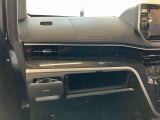 たとえばダイハツのお店にある、たくさんのスマアシ搭載車は、正常に作動する事をしっかり確認します。
