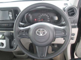 シンプルなステアリングで運転しやすいです!