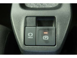 【電動パーキングブレーキ】オートモードのときは、シフトレバーの操作に応じてパーキングブレーキが自動で作動♪