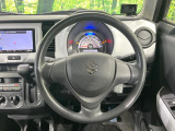 インテリアに合わせたデザインのステアリングは、運転される方のことも考え、運転しやすい形状、大きさです。是非一度、実際に触ってお確かめください。