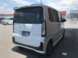オプションになりますが、ボディーコーティングもご用意しております。新車の輝きに近づき、洗車などのお手入れも楽になりますよ。