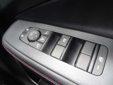パワーウインドウスイッチ★電動格納機能付きで運転席からドアミラーの角度が調整可能です。電動格納機能付きです♪