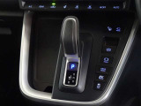 電動パーキングブレーキ・ブレーキホールドを装備してます。ホールド機能は信号待ちが多い一般道で疲労軽減になり、大好評です!