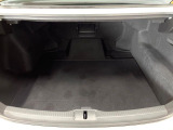 積み下ろしのしやすいデッキにはたっぷりと荷物を積み込んでいただけます。遊びから仕事まで、様々なシーンで頼れます♪