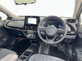 運転席まわりです。 各操作スイッチは使いやすい位置に配置されてます。