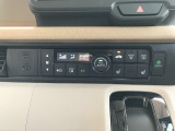 オートエアコン装着車で車内はいつも快適です!