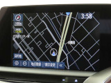 メーカー装着のナビを装備しております。