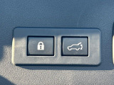 【パワーバックドア】スマートキーや運転席のボタンを押すだけでリアゲートが自動で開閉します!荷物を持っている時や、高い位置にあるバックドアを閉める際に便利な機能です♪