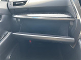 【グローブボックス】大容量のグローブボックスです!!車検証ケース他、日頃使う小物類の収納スペースもたくさんあります!