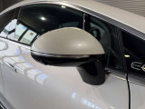 メルセデスの認定中古車「サーティファイドカー」には、最大100項目にも及ぶ点検・整備項目が設定されています>