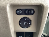 電動格納ミラーを装備しており、車内からワンタッチでミラーの開閉が可能です。
