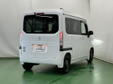 プライバシーガラスが装備されています。外を見るときには気にならずに、後方車両からは車内が見えにくくなってます