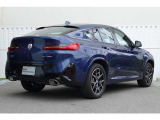 スタイリッシュなリアビュー。リアフォグランプを採用し、悪天候の走行時に後続のドライバーにし車両を示します。デザインだけではなく、安全面にも抜かりが無いBMWで駆け抜ける喜びを体感下さい。