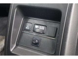 車載バッテリーからのDC電源を、AC100Vに変換して家電製品を車内で使えるようにしたコンセント付き電圧変換器付きです!!