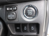 プッシュスタートスマートエントリー、自動ドアの開閉操作は運転席から可能です