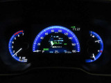 運転席のメータパネル類は常に視界に入る場所ですので、大事なチェックポイントです。ぜひ実際にご乗車ください。