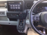【eコンスイッチ】低燃費運転をサポートするECONモード。スイッチをONすると、エンジンやトランスミッション、A/Cなどを協調制御し、燃費の向上に貢献。エコドライブの効果を高めます。