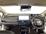 【前方視界】開放的な前方視界!運転がしやすく疲れにくいです♪窓が大きく、見通しがとっても良いおクルマですよ♪