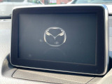 【マツダコネクトナビ】車内の雰囲気にマッチした一体型タイプのナビ。各種車輌設定やBluetooth再生等、様々な機能が楽しめます。直感的なダイヤル操作が可能で、使い勝手も良好です。