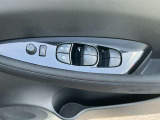 運転席のパワーウインドウ等操作部