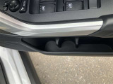 運転席ドア内側にペットボトル入ります