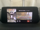 狭い場所での駐車やすれ違いなどでより的確な運転操作に役立つ360&deg;ビューモニターが装備されています。
