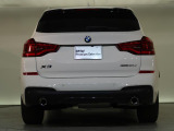 BMWのお車は、走行の安定性とコーナリングの良さを追求し、思い通りにハンドルの操作可能です。試乗車もご用意しておりますので、ぜひ&ldquo;駆け抜ける歓びをご体感ください!