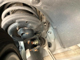 お車を安心してお乗りいただく為には、足回りの定期点検が欠かせません。サービスサポート(有償保証)では無料点検もご提供しており、安心のカーライフをお過ごしいただけるサポート体制が整っています。