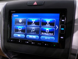 CD、DVD、Bluetooth、AM、FM、AUX、スマートフォン接続ができます。