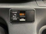 内装工程では、中古車を気持ちよくお乗りいただけるよう清掃しています。ニオイの元となるフロアカーペットまで洗浄・消臭済み?