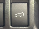 【パワーバックドア】スマートキーや運転席のボタンを押すだけでリアゲートが自動で開閉します!荷物を持っている時や、高い位置にあるバックドアを閉める際に便利な機能です♪