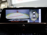 パノラミックビューモニター付きです。車両を上から見たような映像をディスプレイオーディオ画面に表示。運転席からの目視だけでは見にくい、車両周辺の状況をリアルタイムでしっかり確認できます。