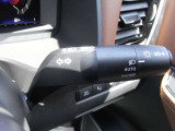 アダプティブLEDヘッドライトシステムは、照射パターンを変化させて対向車や先行車が眩しくならないようにハイビームをキープすることで、良好な視界を確保します。インテリジェントオートライトシステムも搭載。